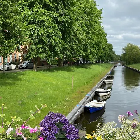 Grosses Grachtenhaus - Simmerdeis An Der Gracht Friedrichstadt Buitenkant foto